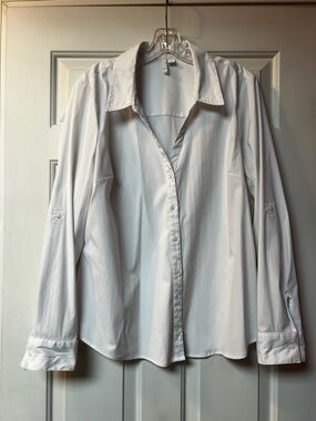 Elle White Top  with side buttons on sleeves